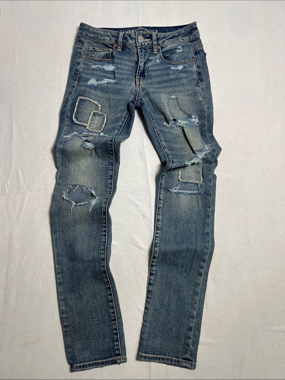 Women’s American Eagle factory distressed skinny jeans